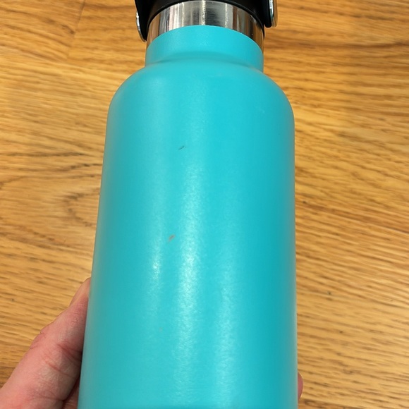 Tiffany Blue 24oz Hydroflask - Picture 3 of 4